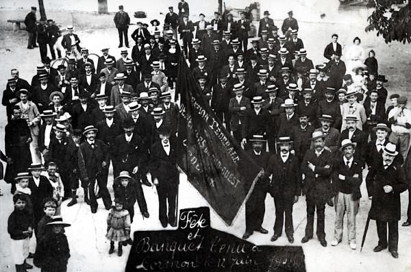 Photo 6 : Photographie de la fête des ouvriers verriers du Sud-Ouest, Lormont, 1905 © Musée national de l’Assurance maladie